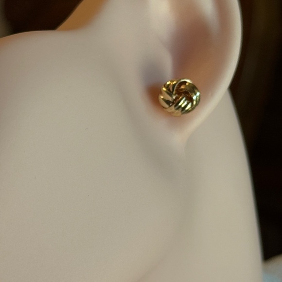 NEW | 18K Gold Plated Twist Earrings ⚜️ - Picture 3 of 3